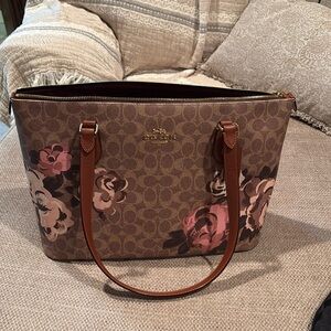 Coach Gallery Tote Bag In Signature Canvas With Rose Print